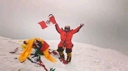 ¡Orgullo peruano! Ancashina coronó segunda montaña más alta del mundo
